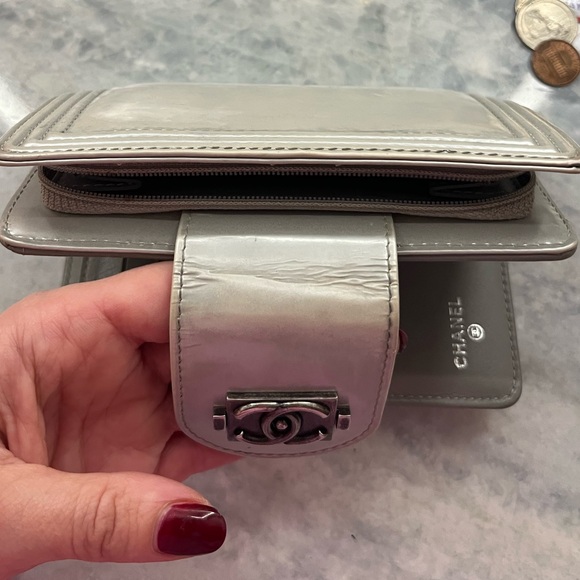 CHANEL Silver Patent Leather Boy Wallet - Picture 6 of 9
